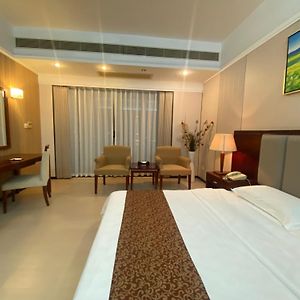 Yinfeng Hotel Guangzhou North Station Branch, Huacheng Road Subway Station Branch
